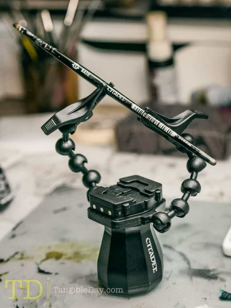 Citadel Paint Handle Review: Is It Worth It? - Citadel Painting Handle Review - Demonstration of assembly handle stand from Citadel Games Workshop