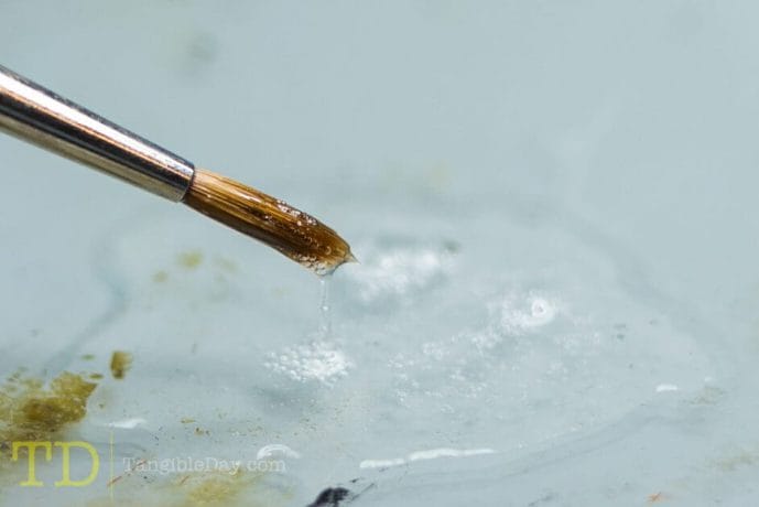 Saliva in miniature painting - Spit in the care and maintenance of brushes for miniature painters - brush licking