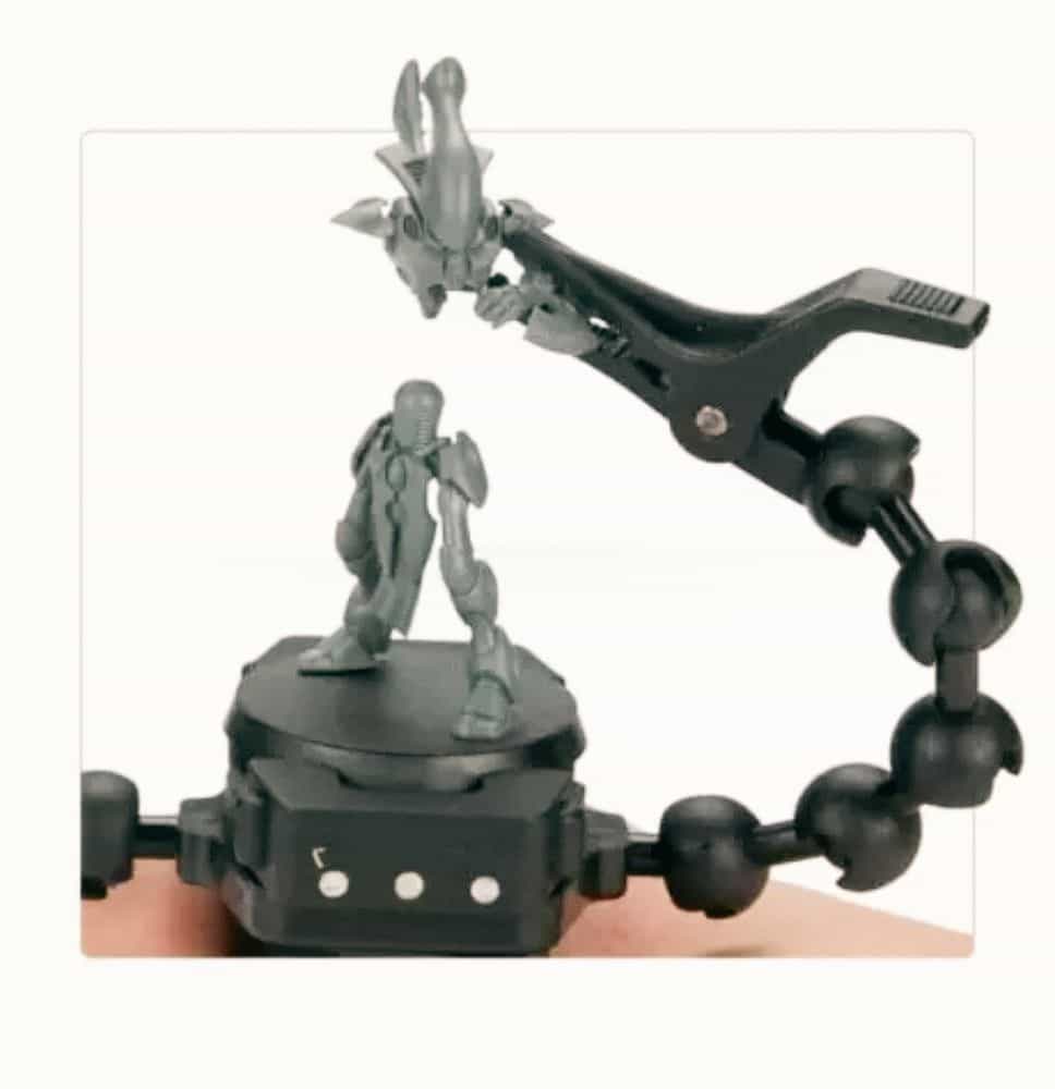 Citadel Paint Handle Review: Is It Worth It? - Citadel Painting Handle Review - Clamping eldar model with the assembly flexible arms 