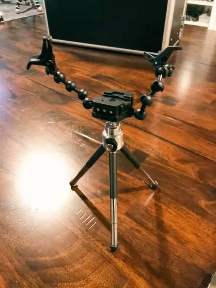 Citadel Paint Handle Review: Is It Worth It? - Citadel Painting Handle Review - screw top on miniature tabletop tripod for extra utility of the painting handle