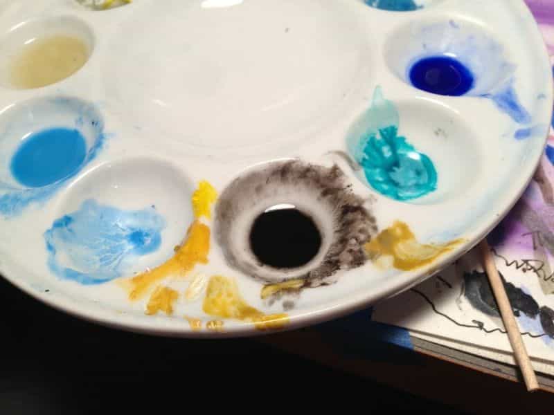 A dry palette for oil washes or other advanced painting techniques - glazing, wet blending or two brush blending works better in a dry ceramic palette