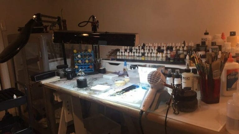 Best portable light for painting miniatures