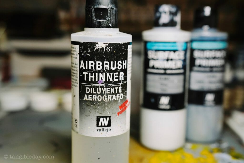 How to thin acrylic paint for airbrushes – how to thin paint for airbrushing miniatures and models –  What and how to thin hobby paint for your airbrush - Vallejo airbrush thinner