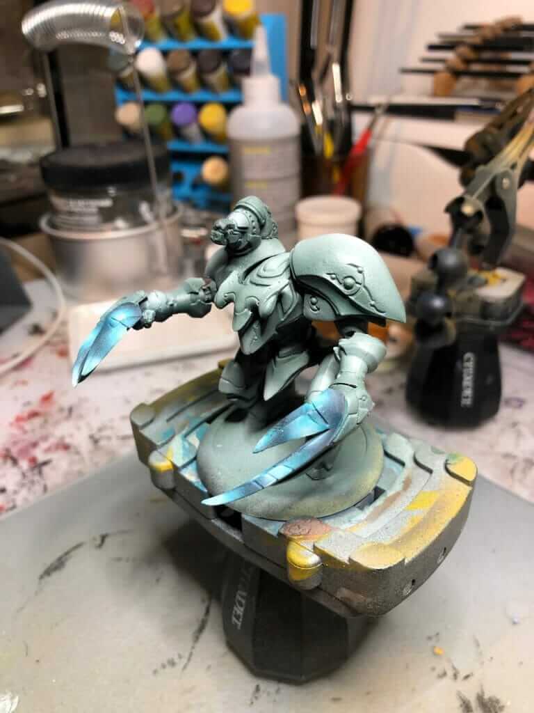 Miniature figure with airbrushed blue highlights on claws and armor