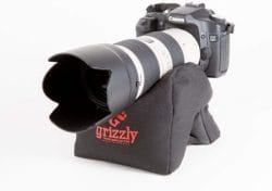 Night photography - night time photography and how to take pictures at night - Night light photography and how to take pictures at night - what night photography settings - Use a sand or bean bag to take better night pictures