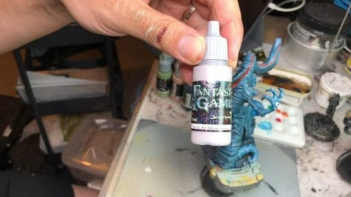How to Paint Board Game Miniatures: Cthulhu Wars  - 7. Add details and accent colors - Using an off-white paint color, I add the whites of the eyes. These are in the middle of the body and hand of Nyarlathotep. Weird!