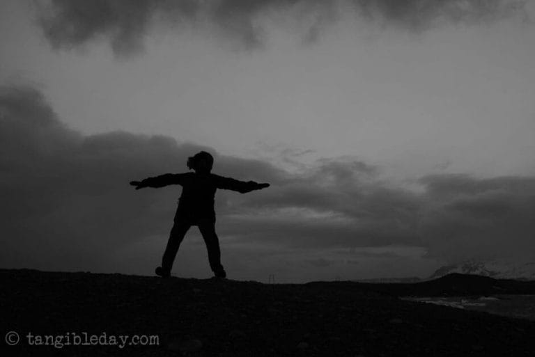 Best lens for street photography? 40mm voigtlander review - 40mm black and white images - street photography with 40mm - best 40mm lens - voigtlander 40mm review - sony voigtlander 40mm - black and white photography