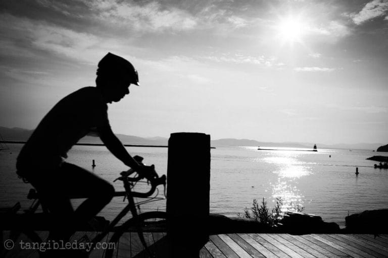 Best lens for street photography? 40mm voigtlander review - 40mm black and white images - street photography with 40mm - best 40mm lens - voigtlander 40mm review - sony voigtlander 40mm - black and white photography