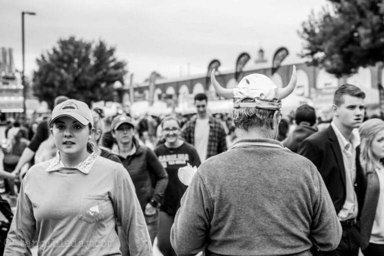 Best lens for street photography? 40mm voigtlander review - 40mm black and white images - street photography with 40mm - best 40mm lens - voigtlander 40mm review - sony voigtlander 40mm - black and white photography