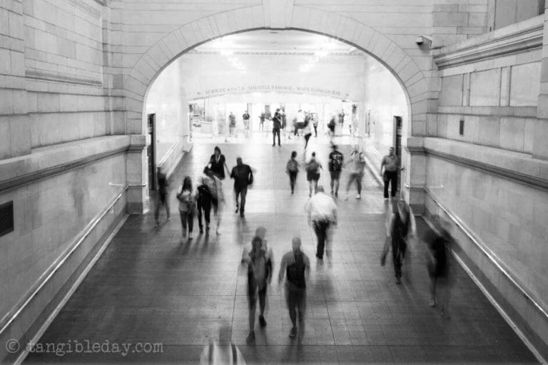 Best lens for street photography? 40mm voigtlander review - 40mm black and white images - street photography with 40mm - best 40mm lens - voigtlander 40mm review - sony voigtlander 40mm - black and white photography