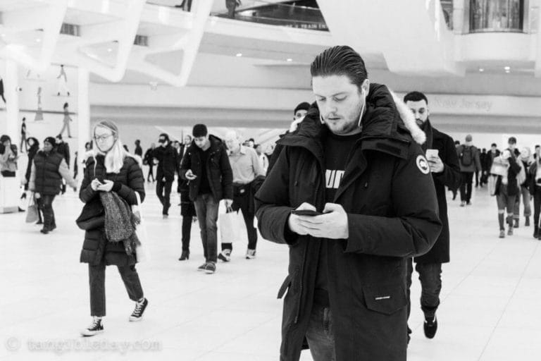 Best lens for street photography? 40mm voigtlander review - 40mm black and white images - street photography with 40mm - best 40mm lens - voigtlander 40mm review - sony voigtlander 40mm - black and white photography