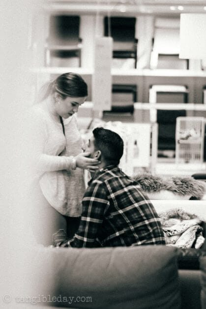 Best lens for street photography? 40mm voigtlander review - 40mm black and white images - street photography with 40mm - best 40mm lens - voigtlander 40mm review - sony voigtlander 40mm - black and white photography
