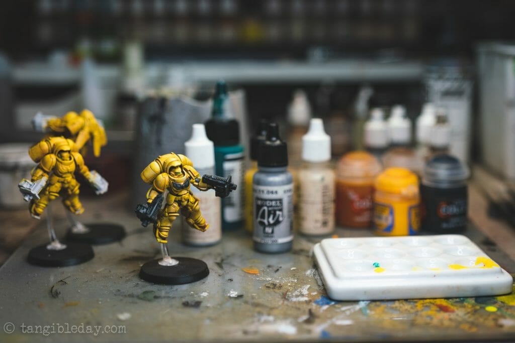 How-to Apply Warhammer Space Marine Decals (Tips) - How to use wet slide decals on miniatures and scale models - imperial fist space marine