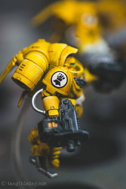 How-to Apply Warhammer Space Marine Decals (Tips) - How to use wet slide decals on miniatures and scale models - varnished matte sealer on model over decal