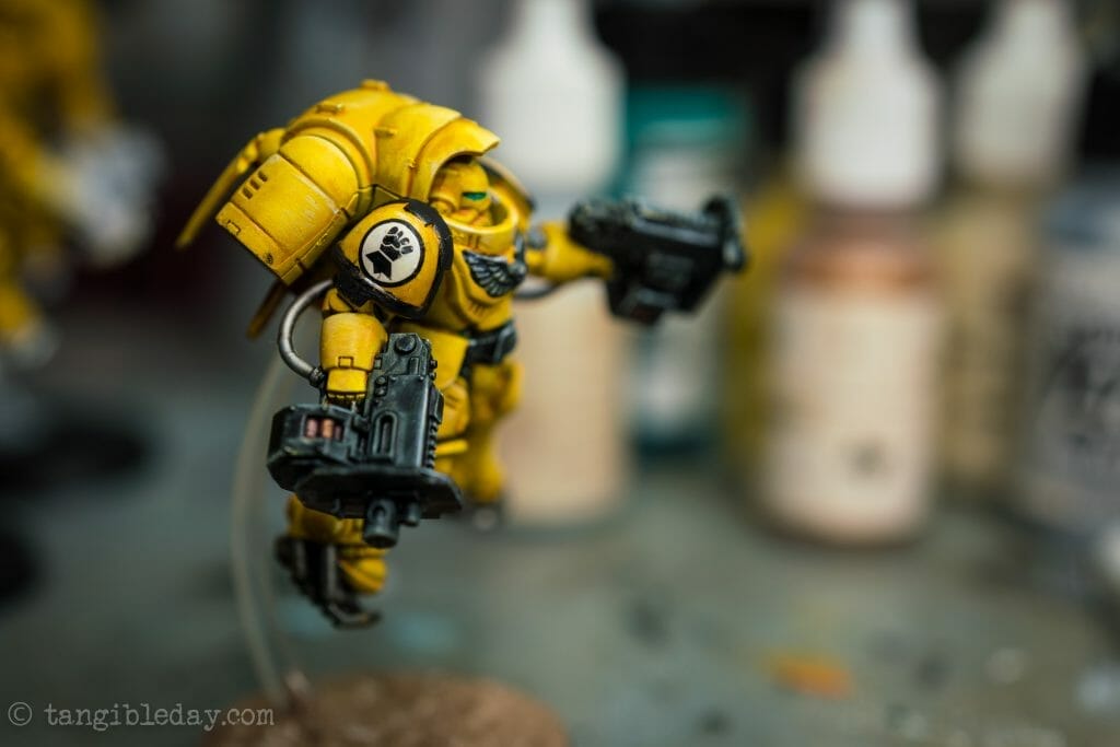 How-to Apply Warhammer Space Marine Decals (Tips) - How to use wet slide decals on miniatures and scale models - finished shoulder pad with decal