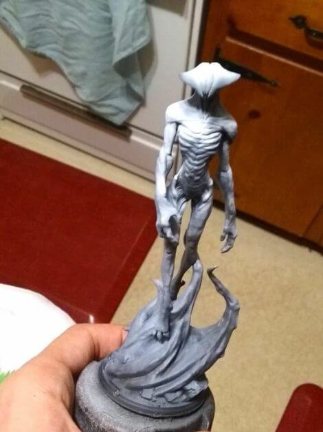 How to print and paint a resin 3d printed miniature and model - how to paint 3d printed miniatures and models - tutorial painting miniatures 3d prints - 3d printed miniatures - resin printed miniatures - how to paint resin models - aliencrab 3d printed with resin