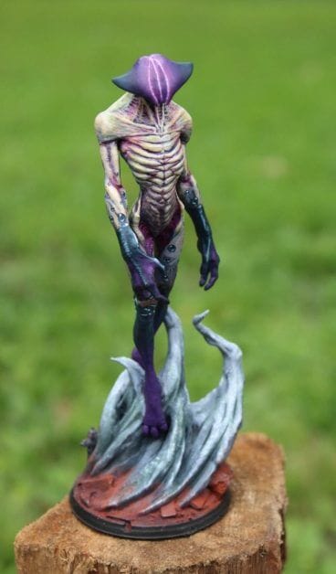 How to print and paint a resin 3d printed miniature and model - how to paint 3d printed miniatures and models - tutorial painting miniatures 3d prints - 3d printed miniatures - resin printed miniatures - how to paint resin models - Alien crab front image