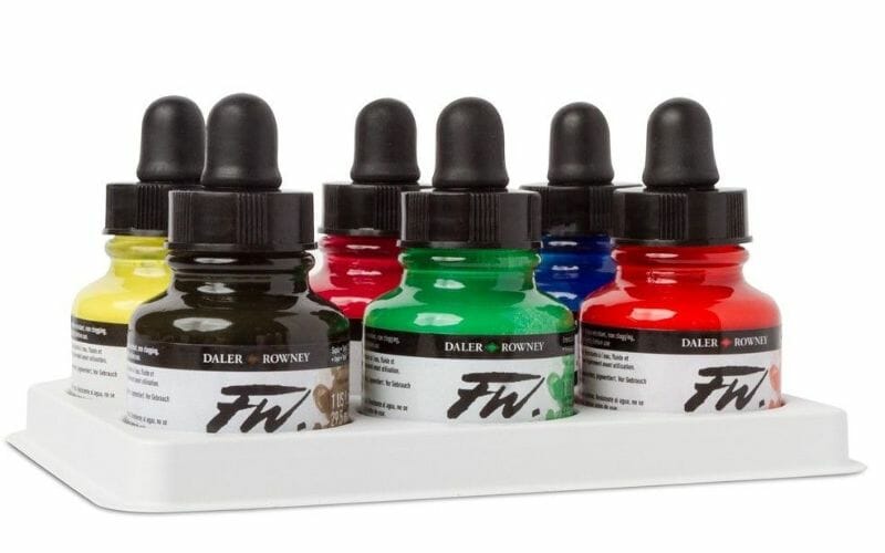Three creative ways to use varnishes on painted miniatures - miniature painting varnish use - fun ways to use clear coat varnishes on miniatures and models - acrylic daler rowney ink bottles
