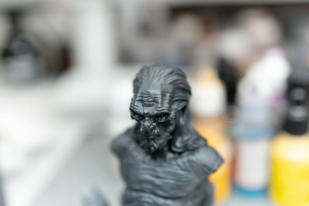 Vallejo surface primer review - Is Vallejo primer good? – Review of Vallejo Surface Primer – apply Vallejo primer with brush or airbrush – how to apply Vallejo surface primer – why use Vallejo surface primer – Vallejo surface primer for painting miniatures and models – Vallejo primer for priming miniatures review - dry primer appearance closer to see details on head forehead