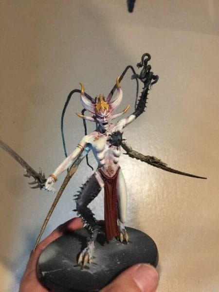 Best oil paints for miniatures and models - how to use oil paints for painting minis - miniature painting oils - painting miniatures with oil - best oil paint for miniature painting - skin tone purple oil paint example pale flesh