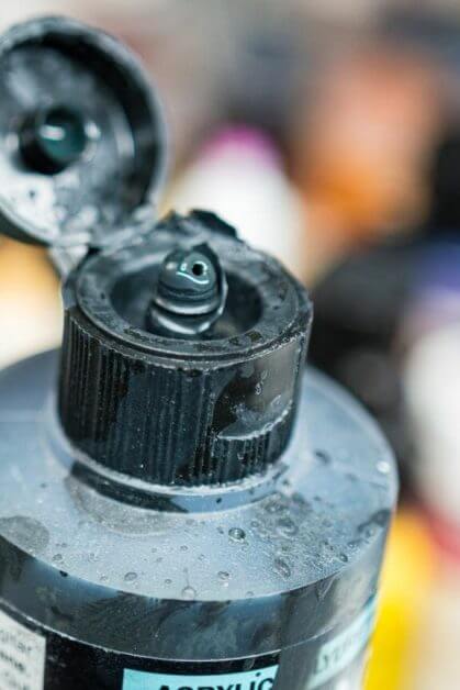 Review of Vallejo Surface Primer – apply Vallejo primer with brush or airbrush - why use Vallejo surface primer – Vallejo surface primer for painting miniatures and models – nozzle close up