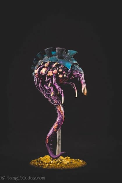 3 ways to use dry brushing on miniatures - Warhammer 40k model tyranid with a mix of color blending techniques