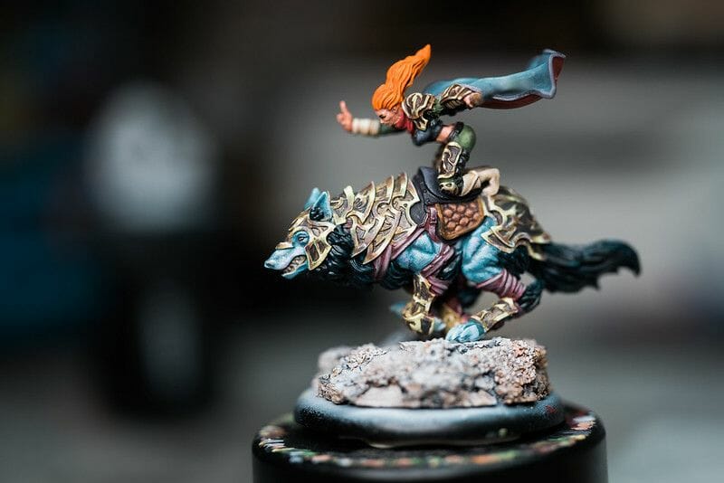 How to layer and glaze miniatures. Layering and glazing paint on miniatures and models for blending color. How to layer and glaze to blend miniature paint. Blending tutorial for painting miniatures. How to make glazes for blending acrylic paint. Kaya warmachine hordes tabletop miniature game nmm gold
