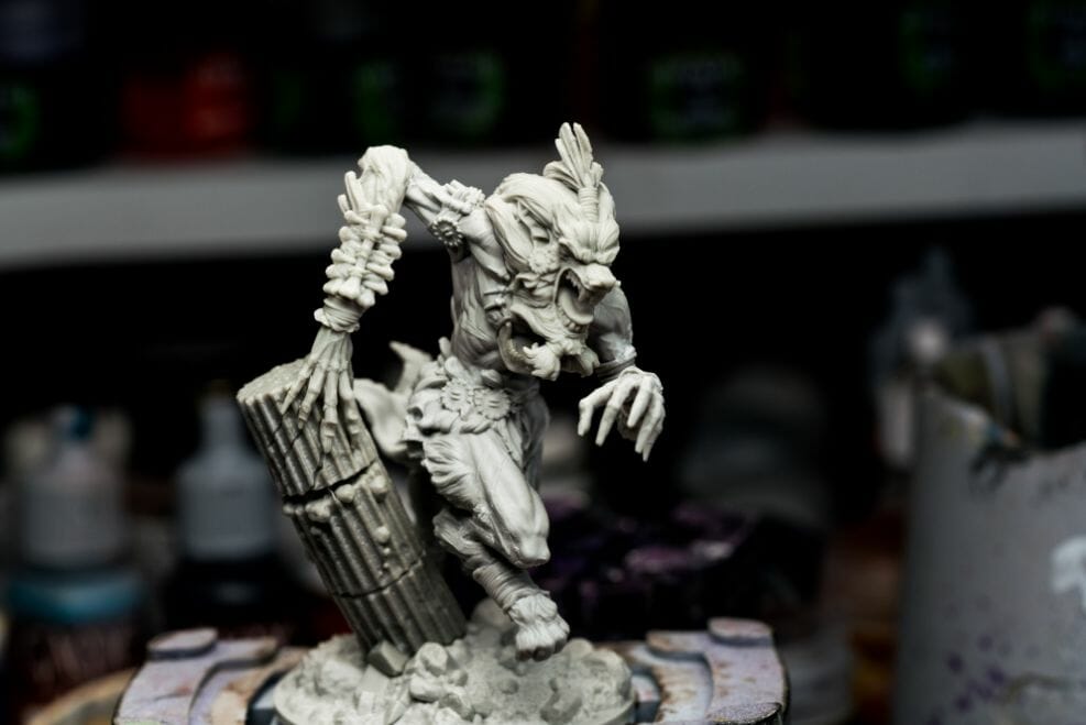 How to paint miniatures with oil paints - painting ashtooth with oil paints - oil painting a 54mm scale model - painting miniatures and models with oil colors - Judgement Miniatures - painting resin miniature with oil paint - resin plastic miniature