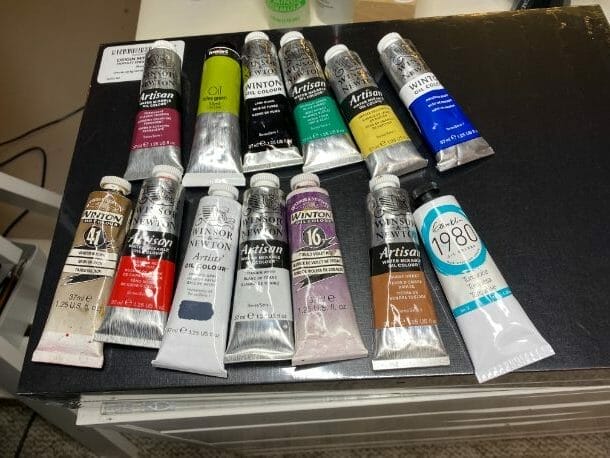 How to paint miniatures with oil paints - painting ashtooth with oil paints - oil painting a 54mm scale model - painting miniatures and models with oil colors - Judgement Miniatures - painting resin miniature with oil paint - oil paint palette