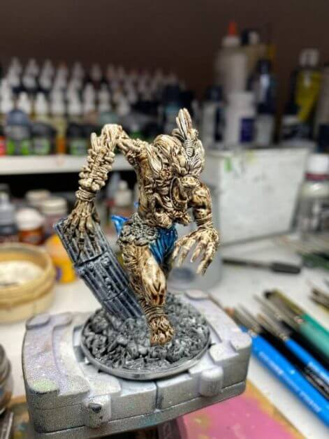 How to paint miniatures with oil paints - painting ashtooth with oil paints - oil painting a 54mm scale model - painting miniatures and models with oil colors - Judgement Miniatures - painting resin miniature with oil paint - blocking in colors undertone