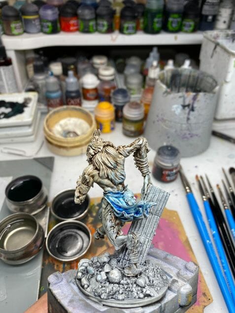 How to paint miniatures with oil paints - painting ashtooth with oil paints - oil painting a 54mm scale model - painting miniatures and models with oil colors - Judgement Miniatures - painting resin miniature with oil paint - back view