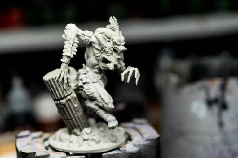 How to paint miniatures with oil paints - painting ashtooth with oil paints - oil painting a 54mm scale model - painting miniatures and models with oil colors - Judgement Miniatures - painting resin miniature with oil paint - bare model