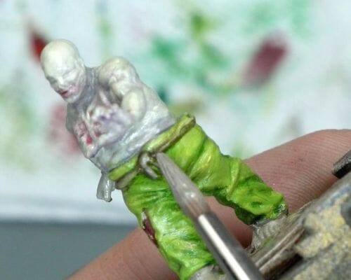 Painting a zombie RPG miniature with oil paints - painting RPG miniatures - oil painting miniatures - origin miniatures - how to paint rpg miniatures - how to paint dungeon and dragons miniatures - painting miniatures and models for role playing games - oil painting 28mm miniatures - painting the belt details on the model