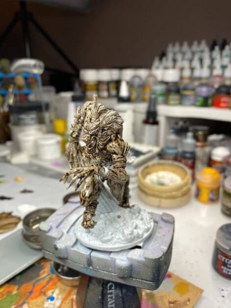 How to paint miniatures with oil paints - painting ashtooth with oil paints - oil painting a 54mm scale model - painting miniatures and models with oil colors - Judgement Miniatures - painting resin miniature with oil paint - toned model