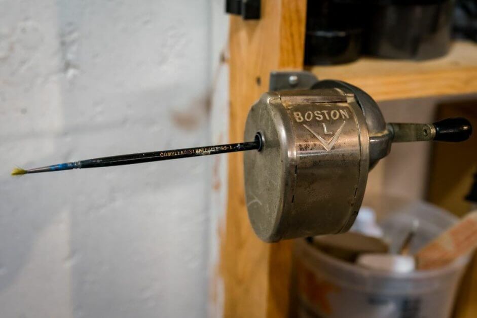 10 Great Ways to Recycle Old Hobby Paint Brushes - Ideas for recycling old brushes - reuse old brushes - recycle paint brushes - ideas to recycle hobby brushes - sharpen the brush handle with a pencil sharpener