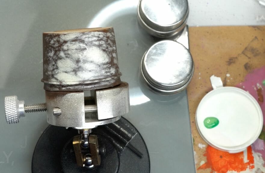 How to paint marble effects on miniatures – painting white marble – painting stone effect miniatures -how to paint marble on miniatures and models – airbrush stencil marble – marbleizing miniatures – airbrushing marble effect - use regular paint for glazing