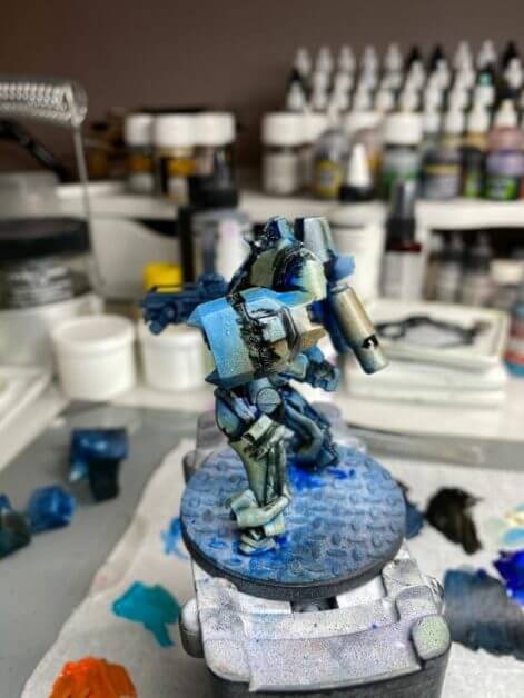 Oil Painting Tutorial for an Infinity Miniature (Step-by-Step) - Infinity miniature painting tutorial - how to paint infinity miniature TAG - painting a TAG model - panoceania miniature painting - infinity gradient paint technique - blending oil paint - Jotum miniature - black panel lines on side view