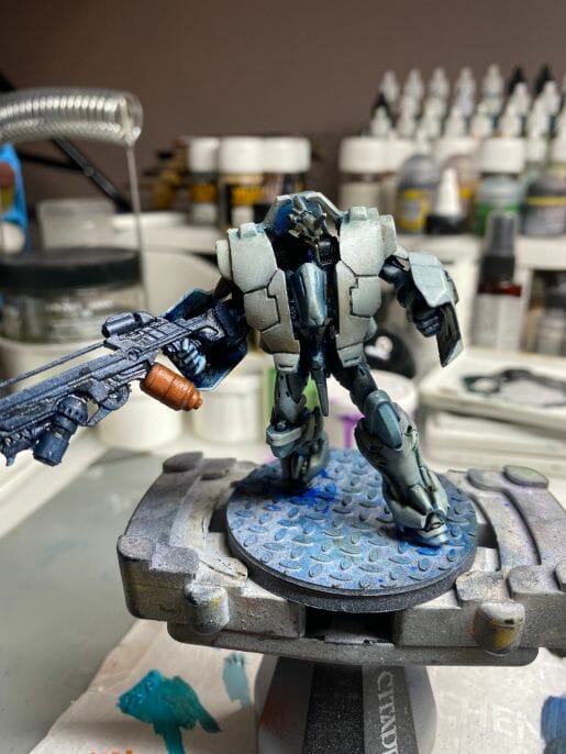 Oil Painting Tutorial for an Infinity Miniature (Step-by-Step) - Infinity miniature painting tutorial - how to paint infinity miniature TAG - painting a TAG model - panoceania miniature painting - infinity gradient paint technique - blending oil paint - Jotum miniature - adding main white paint oil color