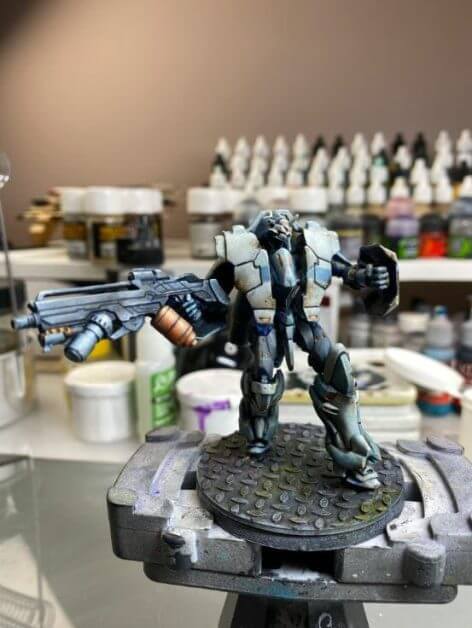 Oil Painting Tutorial for an Infinity Miniature (Step-by-Step) - Infinity miniature painting tutorial - how to paint infinity miniature TAG - painting a TAG model - panoceania miniature painting - infinity gradient paint technique - blending oil paint - Jotum miniature - done with model paint job 