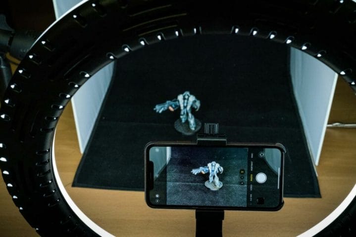 Best Camera for Miniature Photography: Smartphone vs Camera – how to take better pictures of miniatures and models – smartphone or camera for miniature photography – take better miniature photos with your smartphone – a comparison between smartphone and camera photos of models and miniatures – wargaming photography - iphone setup