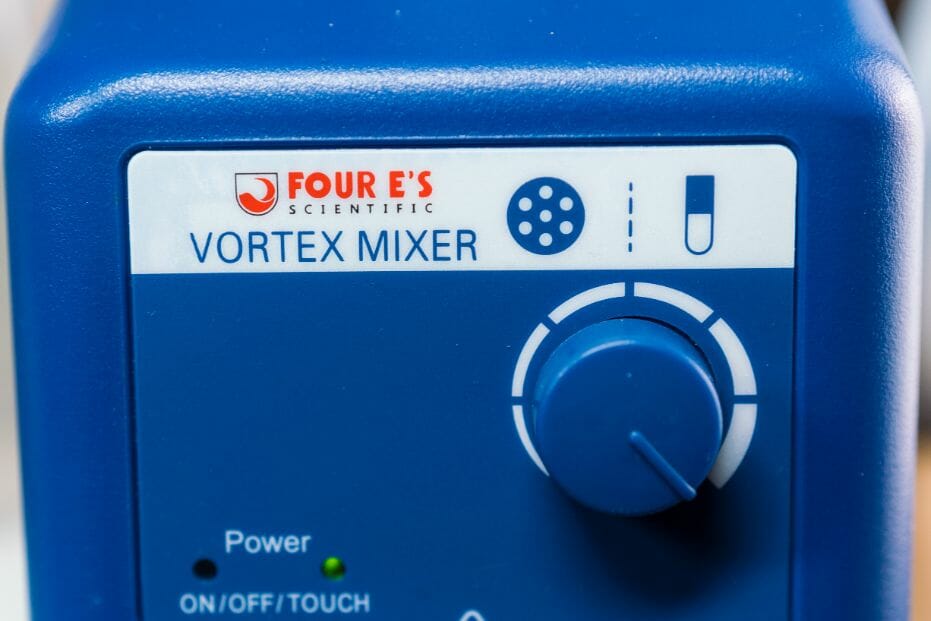 Vortex model paint mixer review - Four E's scientific laboratory vortex mixer - vortexer review for miniature paint - how to use a model paint vortex mixer - tips and review for vortex mixers for miniature and model paint - guide tips for vortex mixing model paint - front panel close