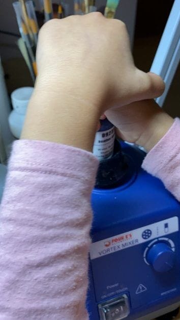 Vortex model paint mixer review - Four E's scientific laboratory vortex mixer - vortexer review for miniature paint - how to use a model paint vortex mixer - tips and review for vortex mixers for miniature and model paint - guide tips for vortex mixing model paint - a child can use one! so easy