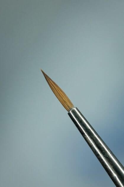 The Army Painter Wargamer "Regiment" Brush Review for Miniatures - Brush Review of the Army Painter Wargamer Regiment for Painting Miniatures and Models - Regiment Brush Review for miniature painting - Best Army Painter brush for miniatures and models - Regiment brush for painting warhammer 40k and other tabletop wargaming miniatures - close up macro of bristles