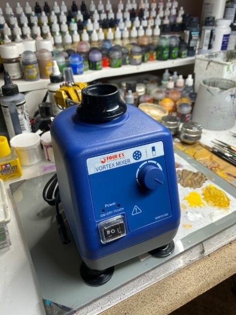 Vortex model paint mixer review - Four E's scientific laboratory vortex mixer - vortexer review for miniature paint - how to use a model paint vortex mixer - tips and review for vortex mixers for miniature and model paint - guide tips for vortex mixing model paint - tabletop space and size