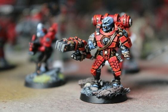 Tau sept color schemes, caste color schemes for Tau, T’au paint color scheme ideas – Grimdark Tau style, Blachitsu Tau painting, how to paint Tau miniatures, Games Workshop Tau paint schemes – How to paint grimdark Tau – painting Blanchitsu Tau - dark lined panels