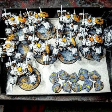 Tau sept color schemes, caste color schemes for Tau, T'au paint color scheme ideas – Grimdark Tau style, Blachitsu Tau painting, how to paint Tau miniatures, Games Workshop Tau paint schemes – How to paint grimdark Tau – painting Blanchitsu Tau - white tau army overhead
