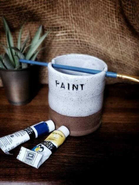 Green Stuff World Brush Rinser (Review) - best gadget to keep clean water available for miniature painters - a ceramic paint cup for rinsing off brushes for artists