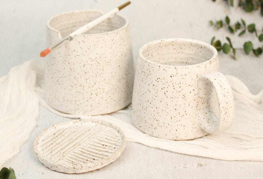 Best paint cups for painting miniatures and hobbies – how to use a paint puck to clean brushes – best water mug for miniature painting – paint brush cup for painting miniatures and models – paint cup and mug pairing for artists and as a gift