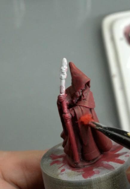 How to paint RPG miniatures for tabletop games in 10 easy steps - painting dnd models - rpg miniature painting - how to paint miniatures for dnd and roleplaying games RPGs - painting dungeon and dragon models - painting dnd minis - recommended varnishes for gaming miniatures - dry brush the mid tone color