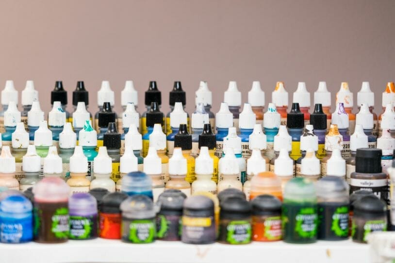 Best miniature painting cases, portable hobby paint station, and miniature paint workstations for modeling and hobbyists – Best portable hobby workstation for painting miniatures and models – tips and guide for paint organizers - model paint case and box - frontal view of paint rack dropper bottles and paints